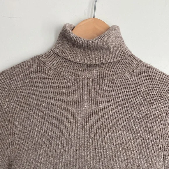 Express|Tan Ribbed Knit Short Sleeve Turtleneck sz M - Picture 2 of 5